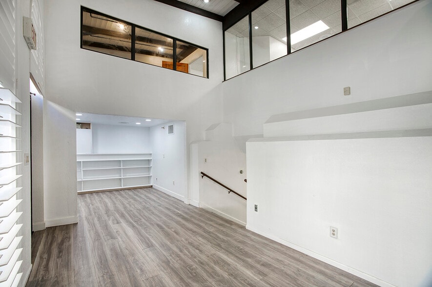 More Photos Of 8160 E Butherus Dr, Scottsdale Office For Sale