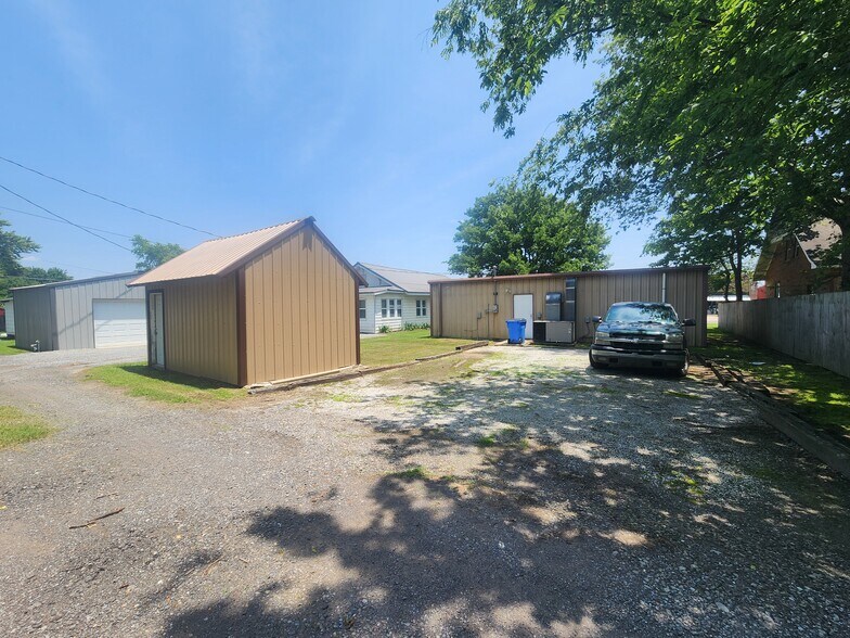 More Photos Of 312 N Broadway St, Checotah Office For Sale