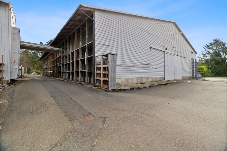 More Photos Of 6305 SW Highway 101, Lincoln City Warehouse For Sale