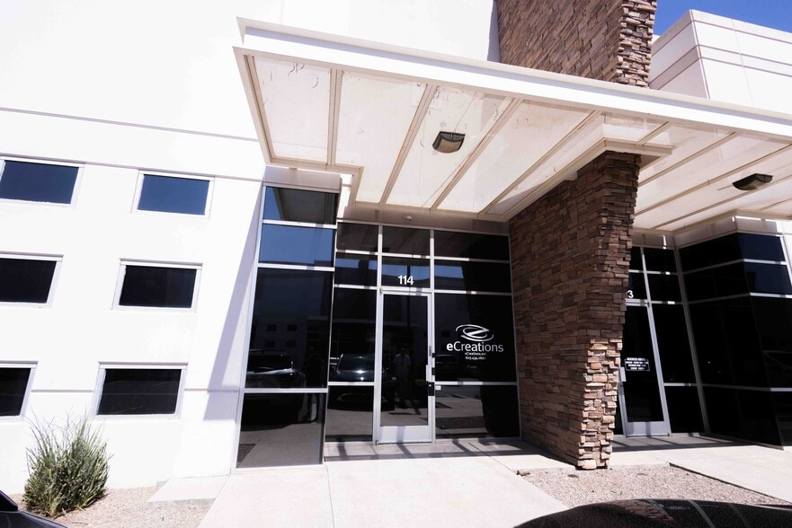 More Photos Of 2222 W Parkside Ln, Phoenix Light Manufacturing For Sale