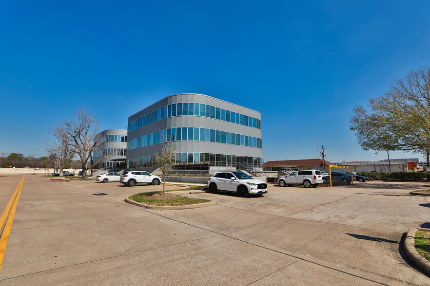 More Photos Of 8955 Katy Fwy, Houston Office For Lease