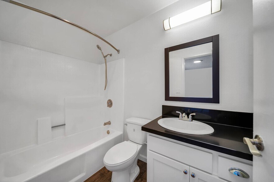 More Photos Of 1320 N Sycamore Ave, Los Angeles Apartments For Sale