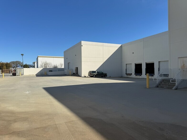 More Photos Of 301 N Rice Ave, Oxnard Manufacturing For Lease