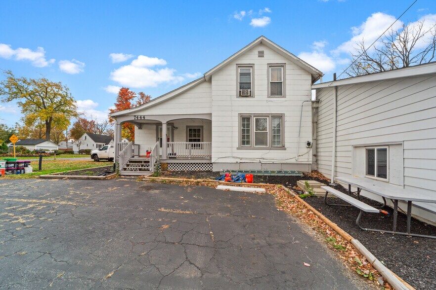 More Photos Of 7444 Lake Ave, Elyria Multifamily For Sale