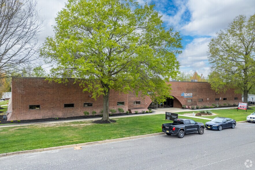 More Photos Of 1707-1709 Imperial Way, Thorofare Warehouse For Lease