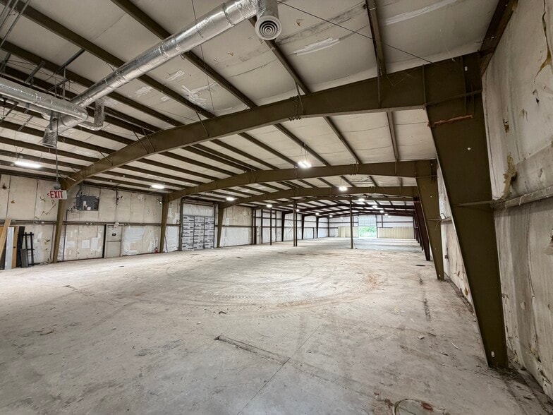 More Photos Of 1901 SE 29th St, Oklahoma City Manufacturing For Sale