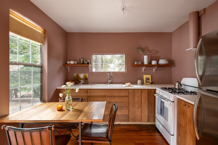 More Photos Of 25807 State Highway 189, Twin Peaks Hotel For Sale