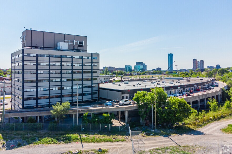 More Photos Of 250 City Centre Ave, Ottawa Warehouse For Lease