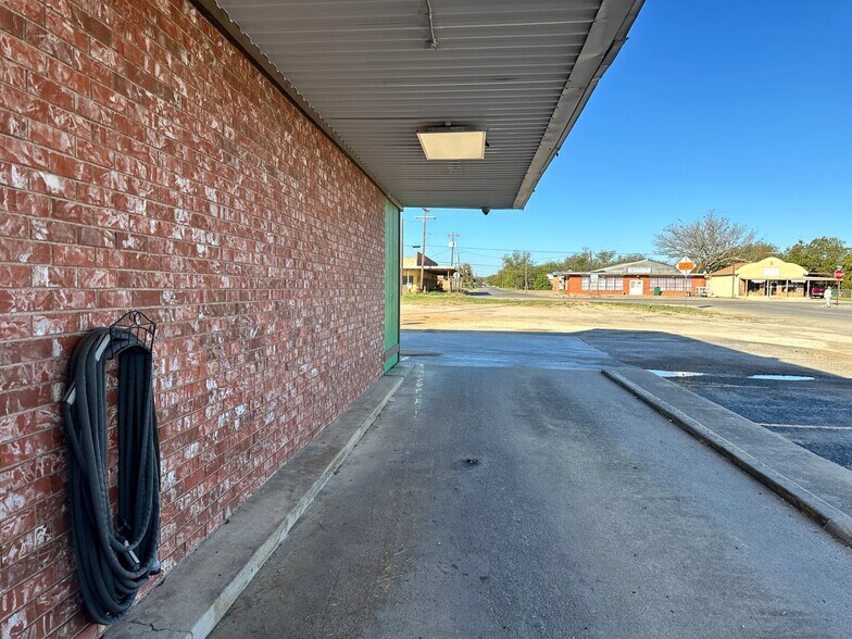 More Photos Of 2000 S Commercial Ave, Coleman Restaurant For Sale