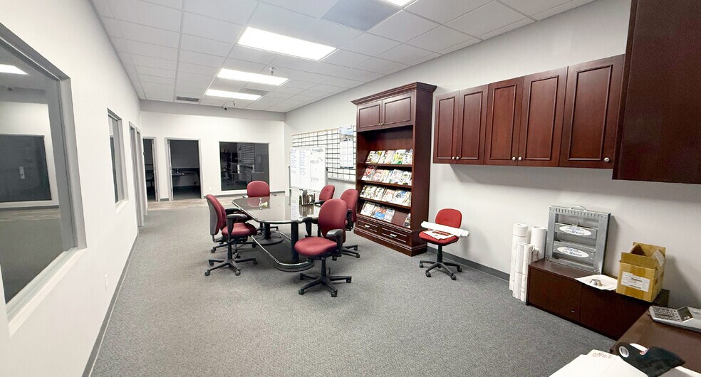 More Photos Of 2050 H St, Fresno Service For Sale