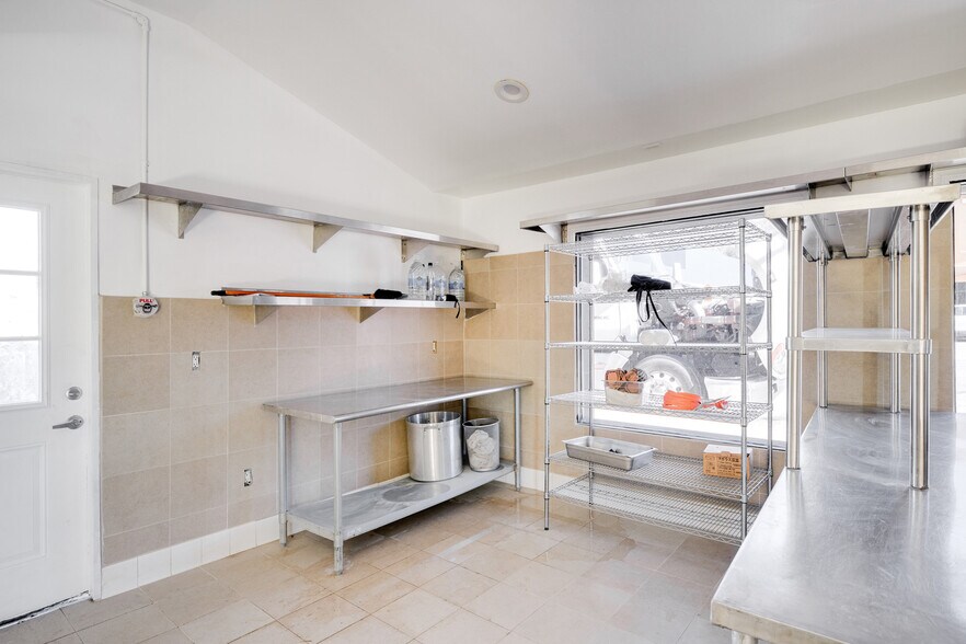 More Photos Of 6500 Foothill Blvd, Tujunga Restaurant For Sale