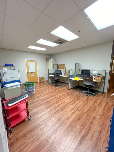 More Photos Of 252 Jacintoport Blvd, Saraland Warehouse For Lease