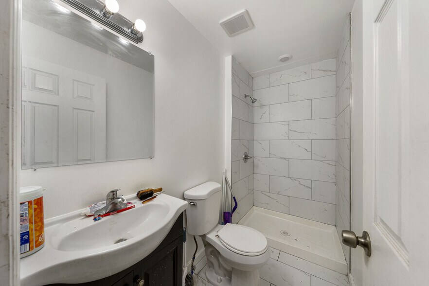 More Photos Of 146 Sherman Ave, Newark General Retail For Sale