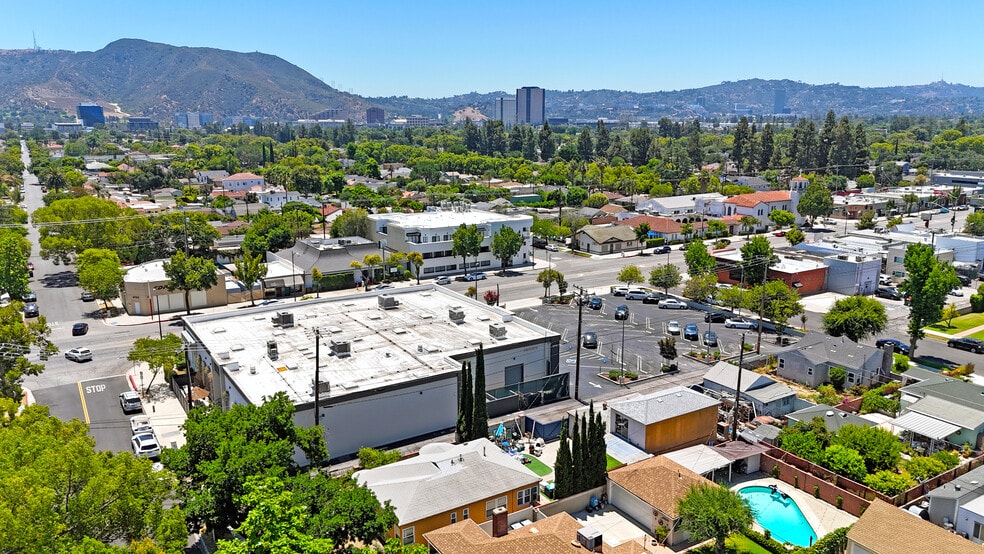 More Photos Of 2721 W Magnolia Blvd, Burbank Office For Sale