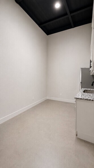 More Photos Of 3825 Quanah Hill Rd, Weatherford Flex For Lease