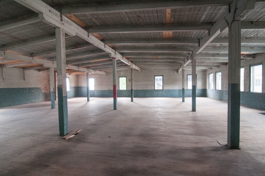More Photos Of 315 Albemarle Ave SE, Roanoke Industrial For Lease