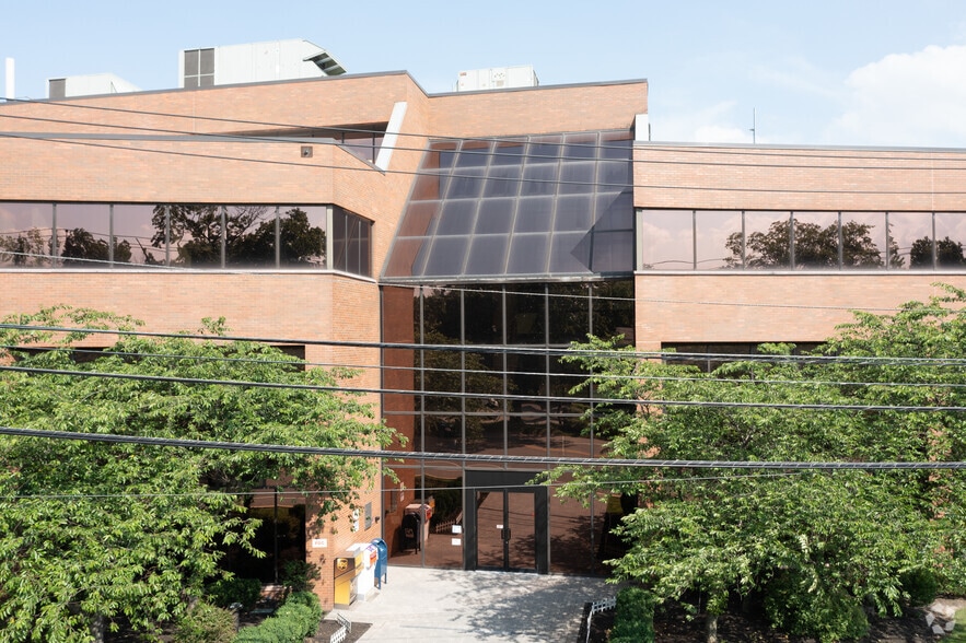 More Photos Of 460 bergen Blvd, Palisades Park Office For Lease