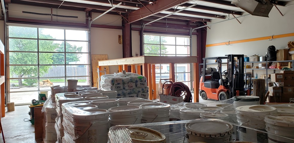 More Photos Of 5146 N 23rd St, Ozark Warehouse For Lease