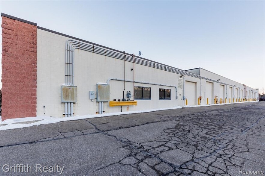 More Photos Of 5840-5936 Sterling Dr, Howell Flex For Lease