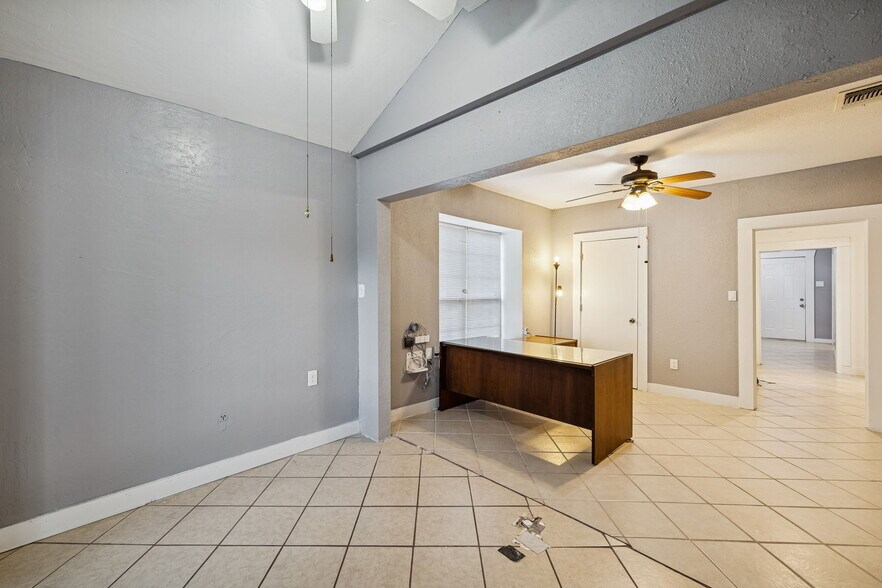 More Photos Of 937 Culebra Rd, San Antonio Office Residential For Sale
