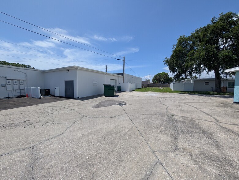 More Photos Of 404 S Babcock St, Melbourne Freestanding For Lease