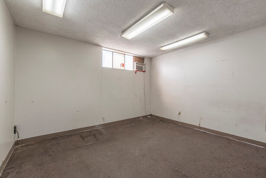 More Photos Of 1003 E G St, Wilmington Warehouse For Lease