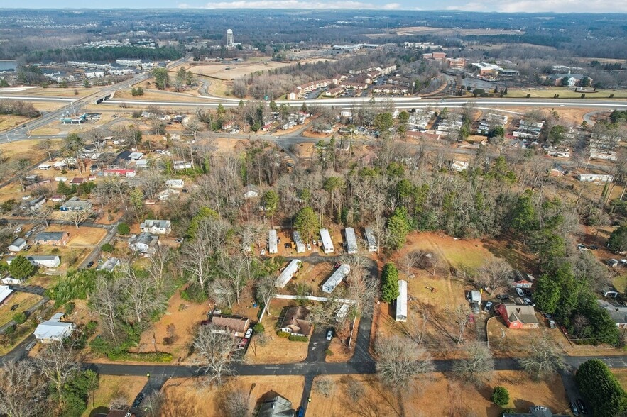 More Photos Of 136 Cain Cir, Spartanburg Manufactured Housing Mobile Home Park For Sale