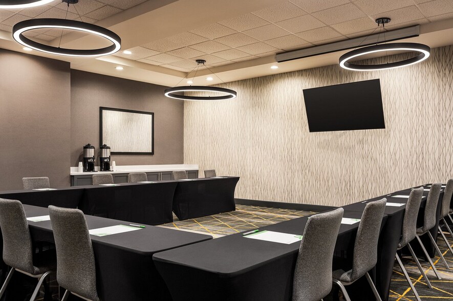 More Photos Of 2901 John Hawkins Pky, Birmingham Hotel For Sale