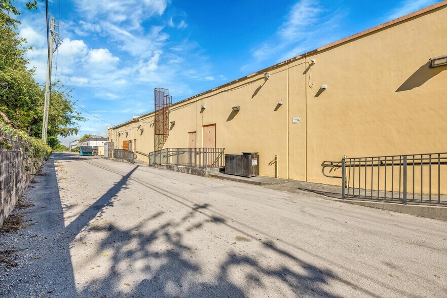 More Photos Of 13300 NW 27th Ave, Opa-locka Restaurant For Lease
