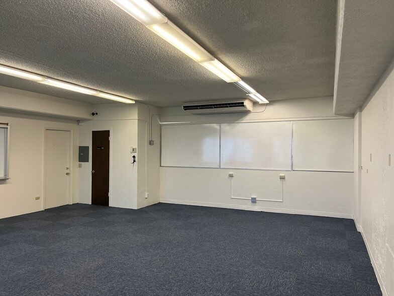 More Photos Of 931 University Ave, Honolulu General Retail For Sale