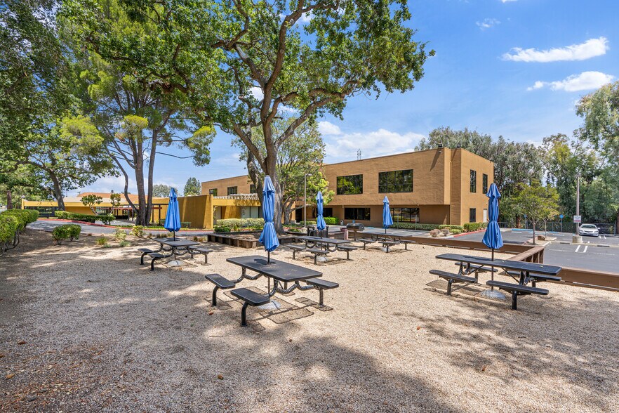 More Photos Of 980 University Ave, Los Gatos Flex For Sale