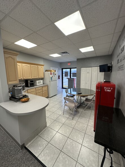 More Photos Of 2005 FM 1960 Bypass Rd E, Humble Warehouse For Sale