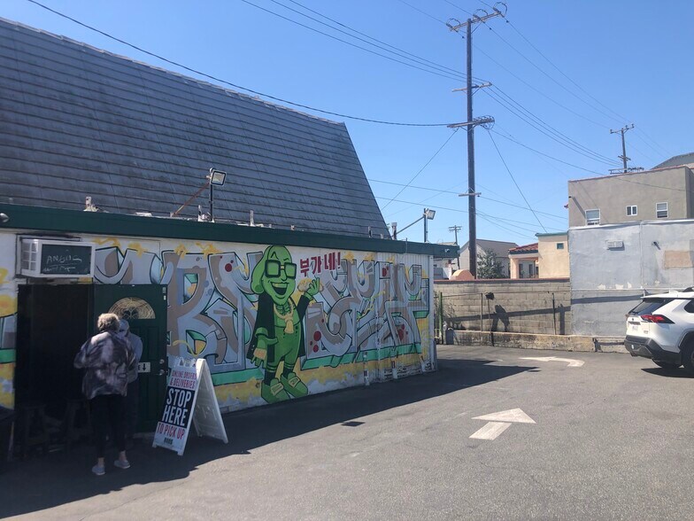 More Photos Of 4501 W Fountain Ave, Los Angeles Restaurant For Lease