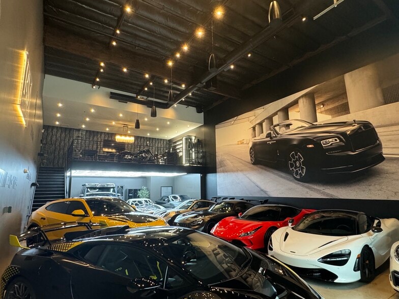 More Photos Of 3080 Airway Ave, Costa Mesa Showroom For Sale