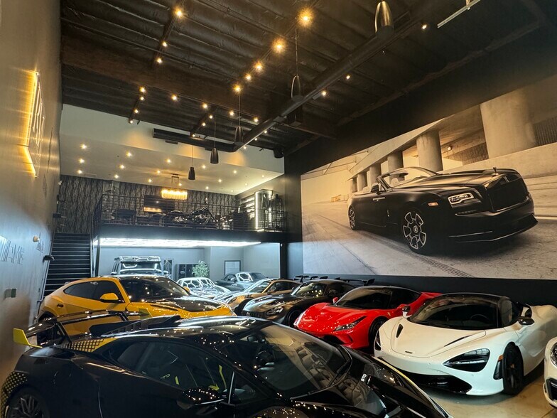 More Photos Of 3080 Airway Ave, Costa Mesa Showroom For Sale