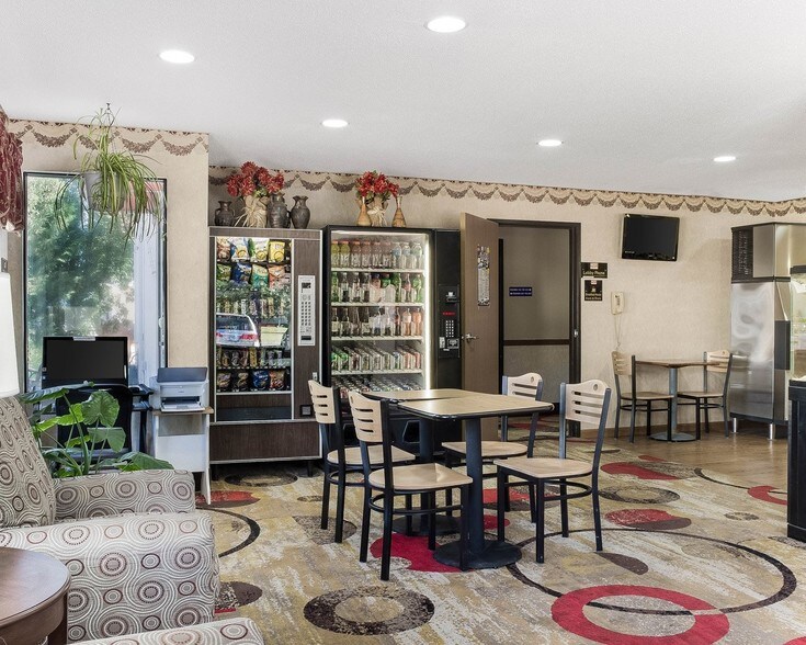 More Photos Of 900 N 43rd St, Grand Forks Hotel For Sale