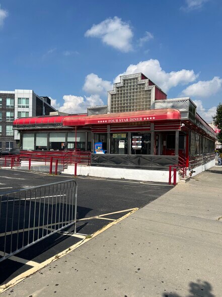 More Photos Of 543 32nd St, Union City Restaurant For Sale
