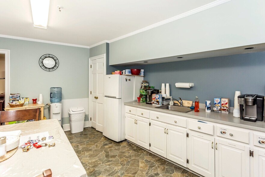 More Photos Of 33 W 2nd St, Riverhead Office For Sale