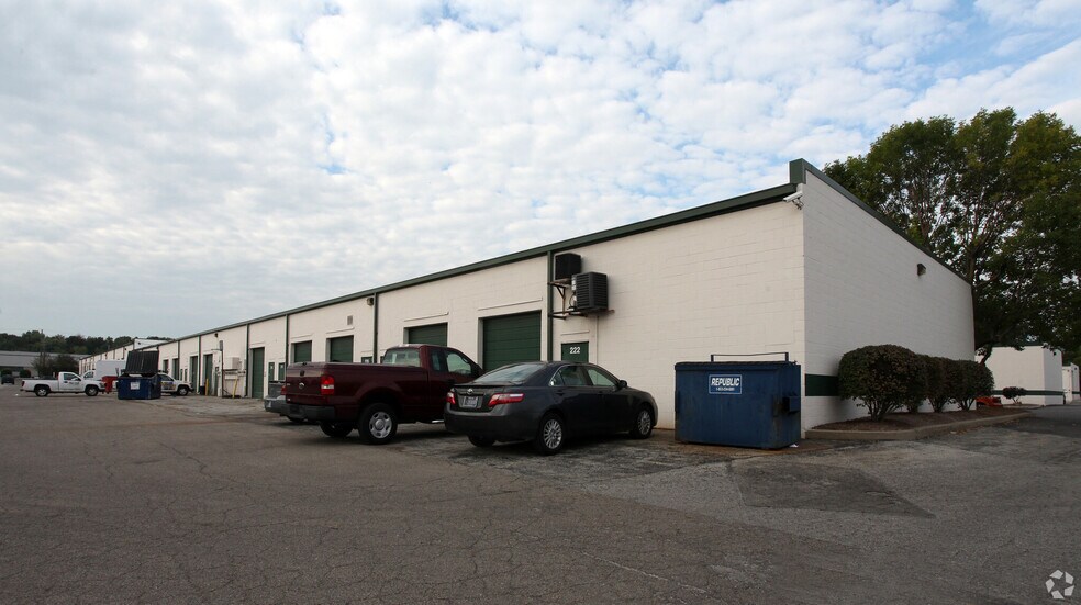 More Photos Of 5602 Elmwood Ave, Indianapolis Warehouse For Lease