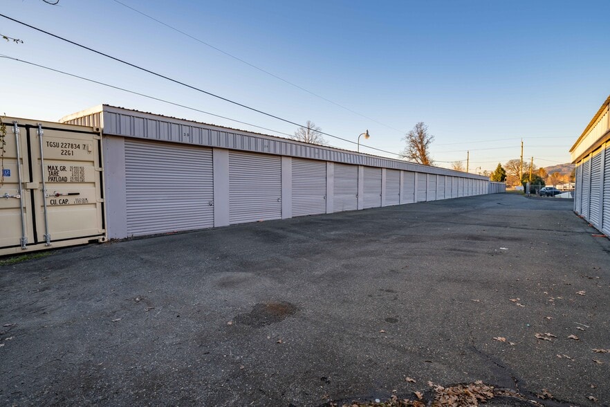 More Photos Of 100 Pardee Ln, Grants Pass Self Storage For Sale