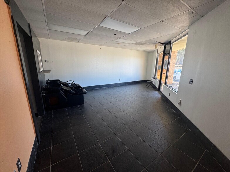 More Photos Of 1760 Lee Rd, Douglasville General Retail For Lease