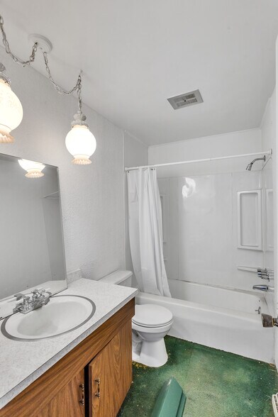 More Photos Of 110 E Pennsylvania Ave, New Stanton General Retail For Sale