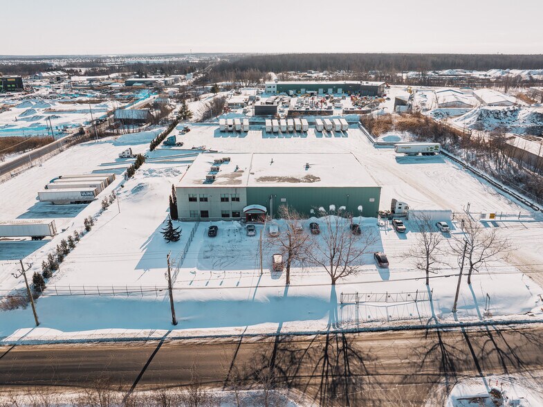 More Photos Of 500 Montée Labossière, Vaudreuil-dorion Service For Sale