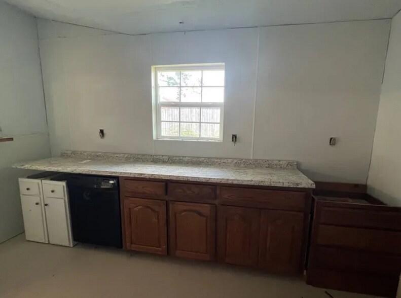 More Photos Of 569 Bear Dr, Timpson Medical For Sale