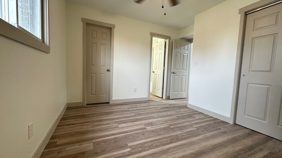 More Photos Of 326 W Kenwood Dr, Bloomington Apartments For Sale