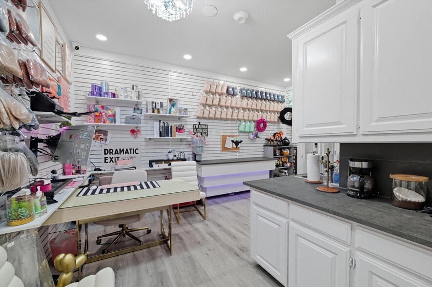 More Photos Of 450 W Harwood Rd, Hurst Freestanding For Sale