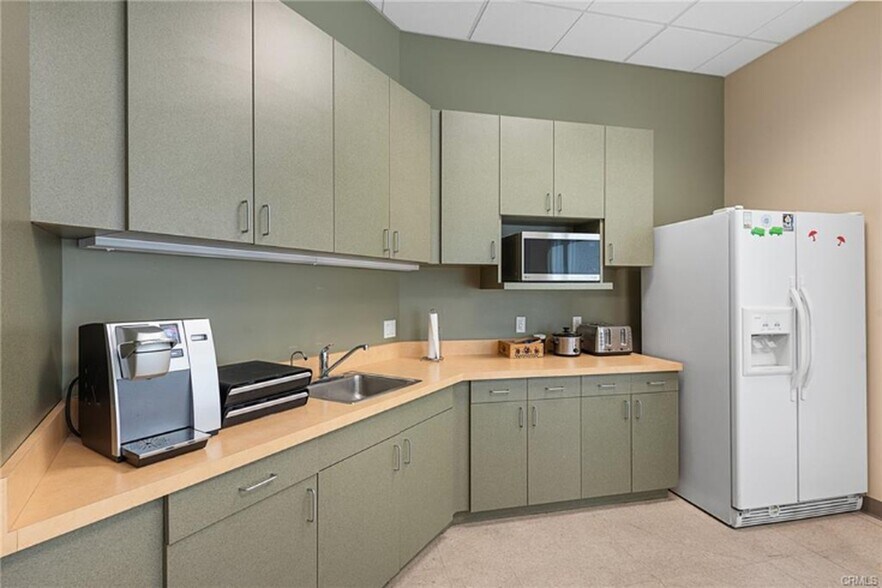 More Photos Of 5839 Pine Ave, Chino Hills Coworking Space