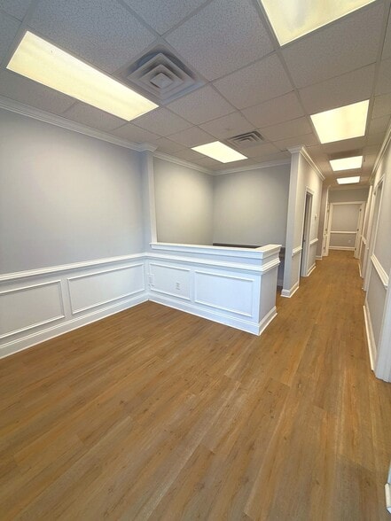 More Photos Of 413 W Montgomery Cross Rd, Savannah Office For Sale