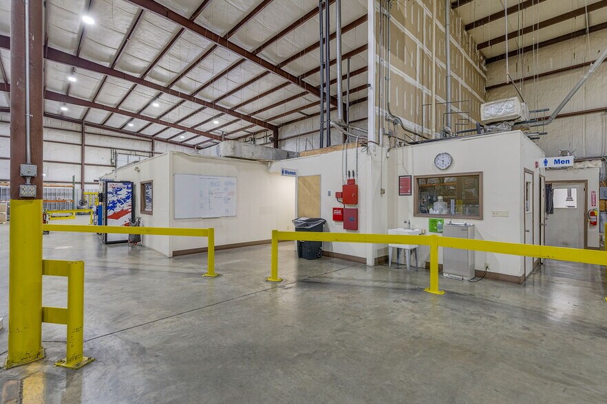 More Photos Of 122 McDougall Ct, Greenville Warehouse For Lease