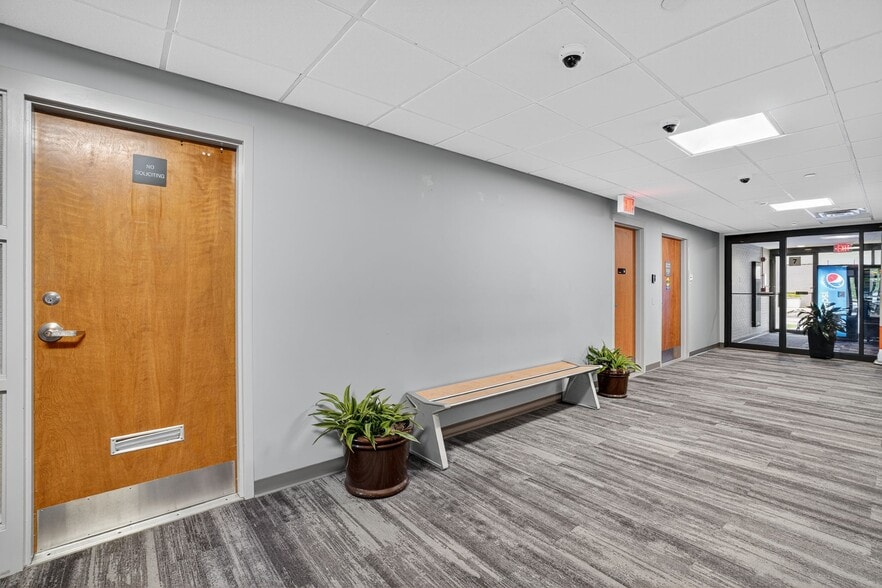 More Photos Of 890 S Garfield Ave, Libertyville Medical For Lease